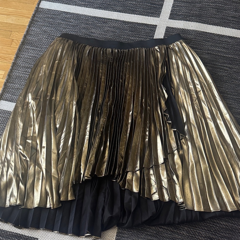 Halogen Metallic Gold and Black Pleated Mini Skirt